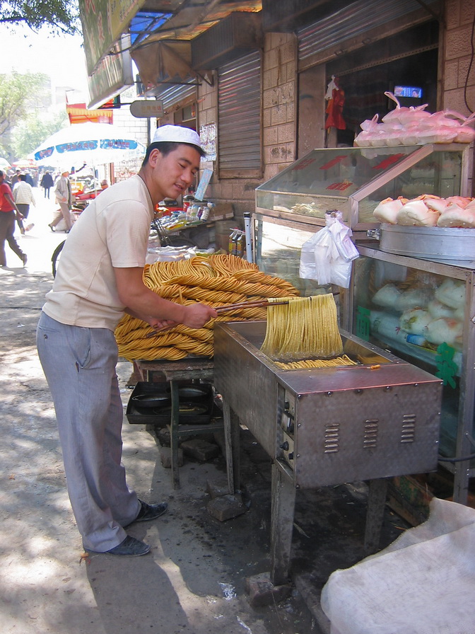 11-Producing fresh noodles.jpg - Producing fresh noodles